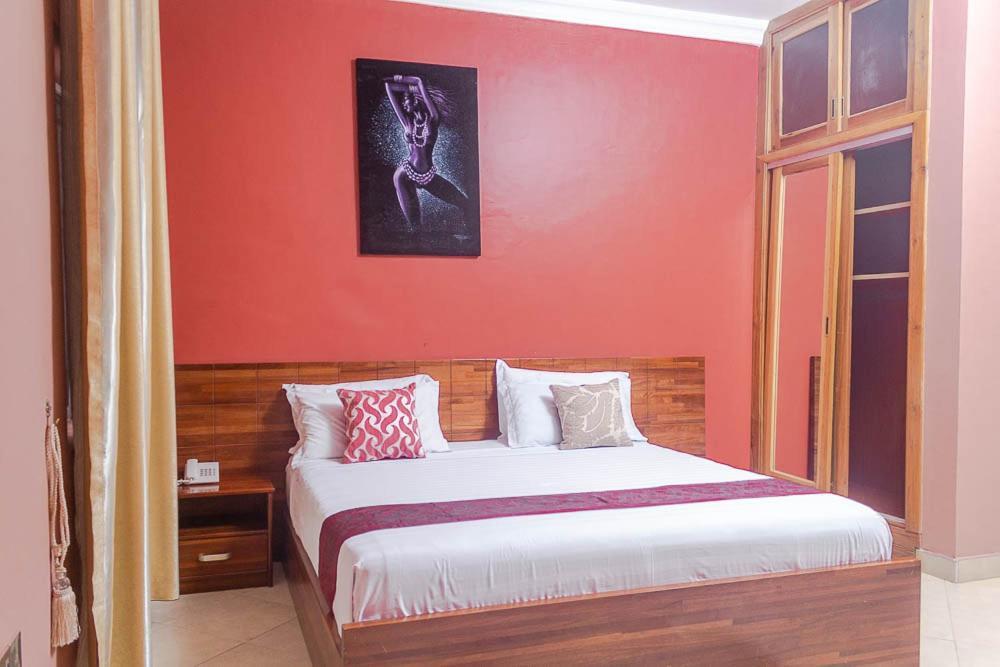 Weija Triple Hill Hotel מראה חיצוני תמונה