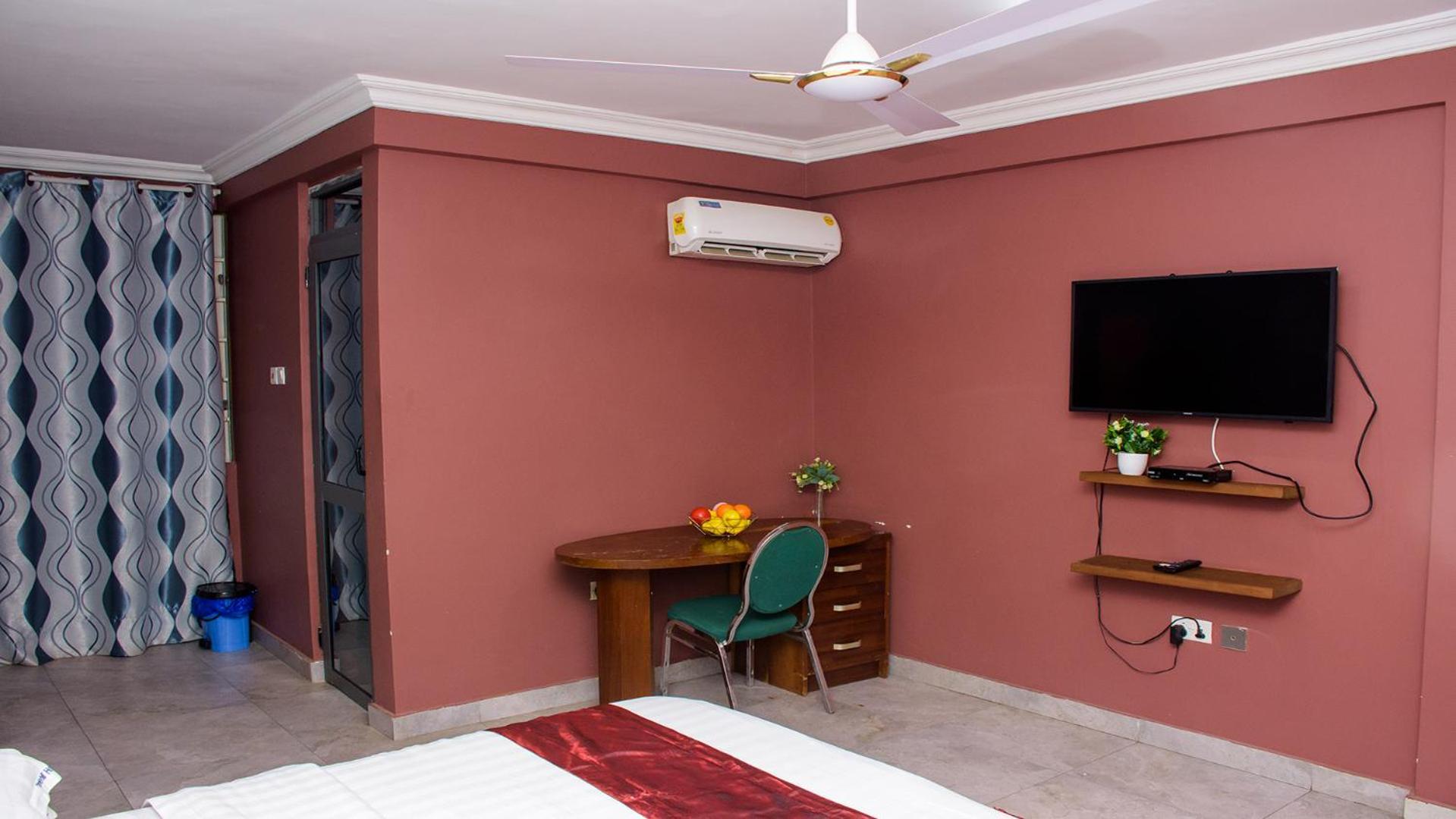 Weija Triple Hill Hotel מראה חיצוני תמונה