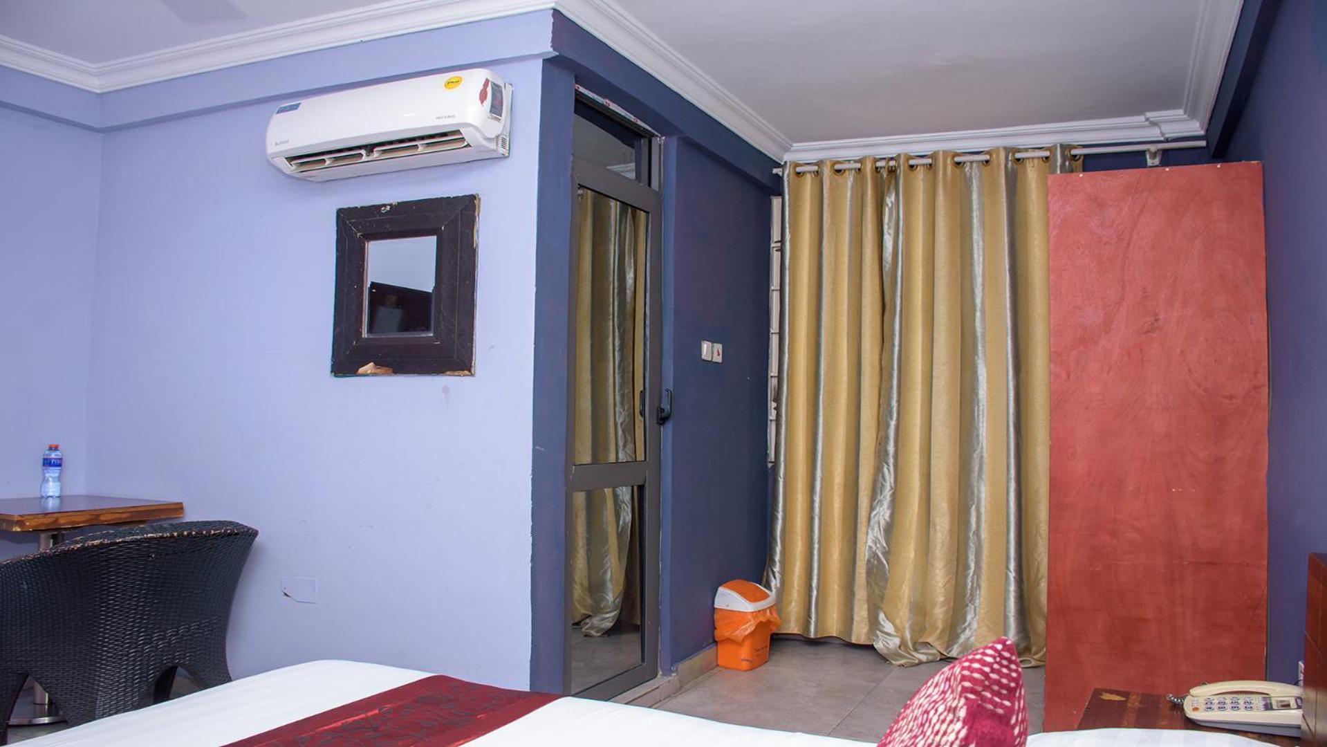 Weija Triple Hill Hotel מראה חיצוני תמונה