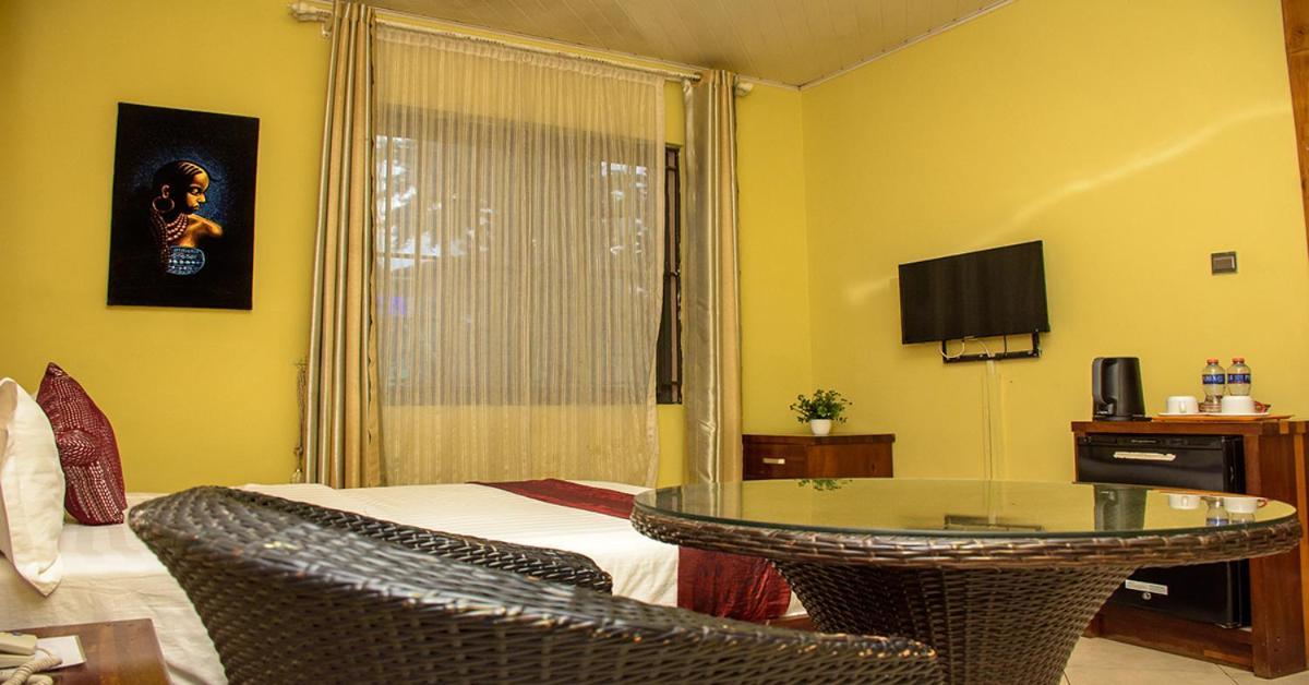 Weija Triple Hill Hotel מראה חיצוני תמונה