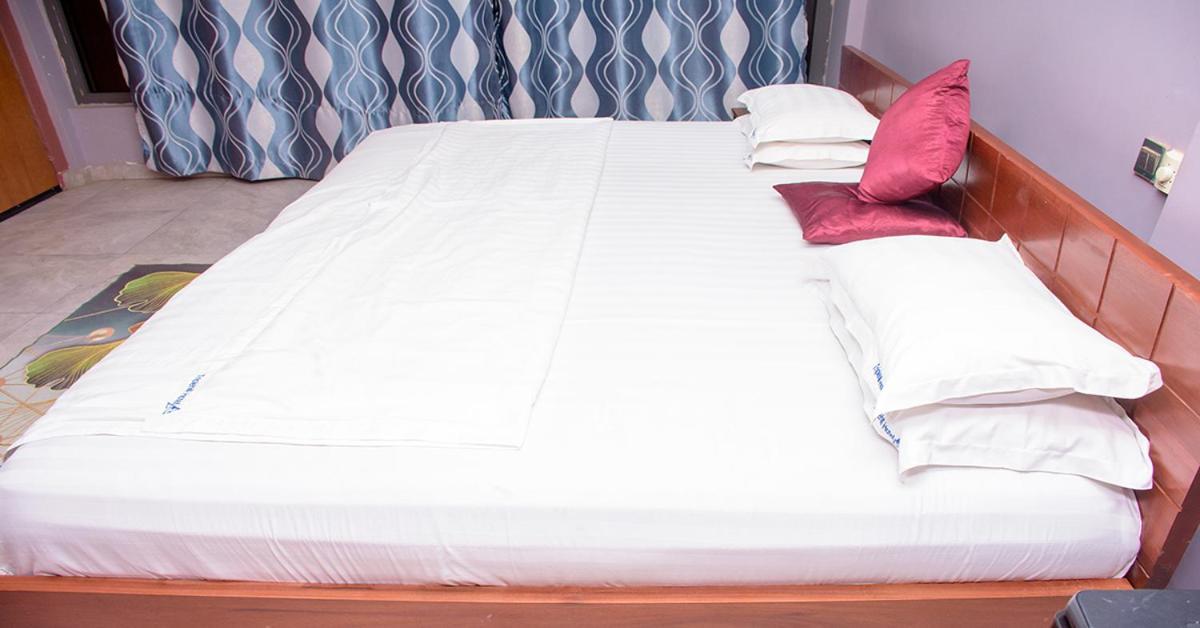Weija Triple Hill Hotel מראה חיצוני תמונה