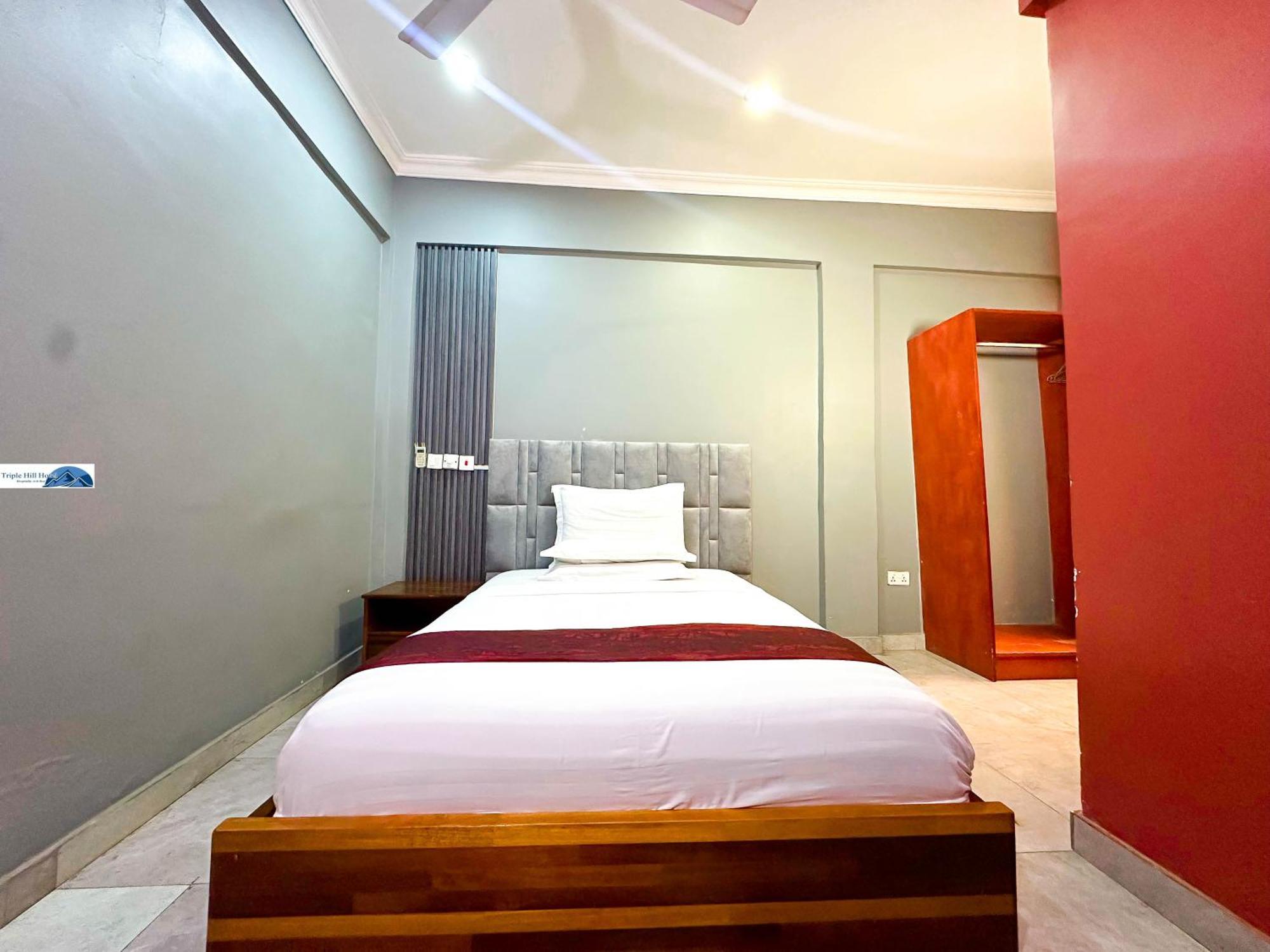 Weija Triple Hill Hotel מראה חיצוני תמונה
