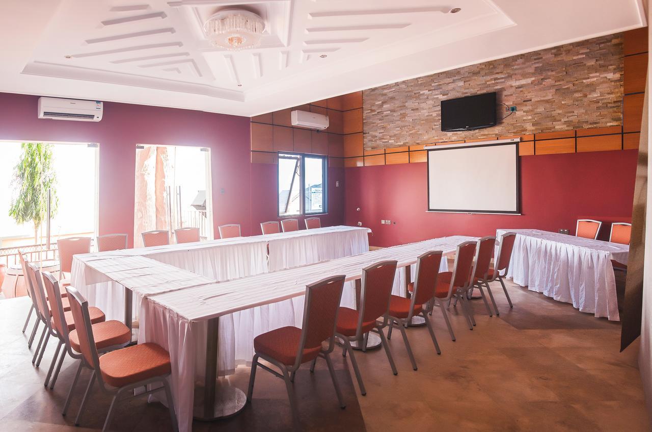 Weija Triple Hill Hotel מראה חיצוני תמונה